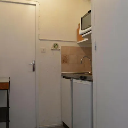 2p Avec Piscine, Tennis Et Parking A Pierre La - Fr-1-229d-419 *