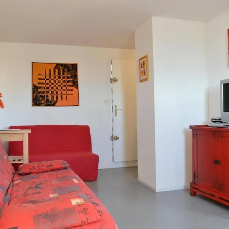 2p Avec Piscine, Tennis Et Parking A Pierre La - Fr-1-229d-419